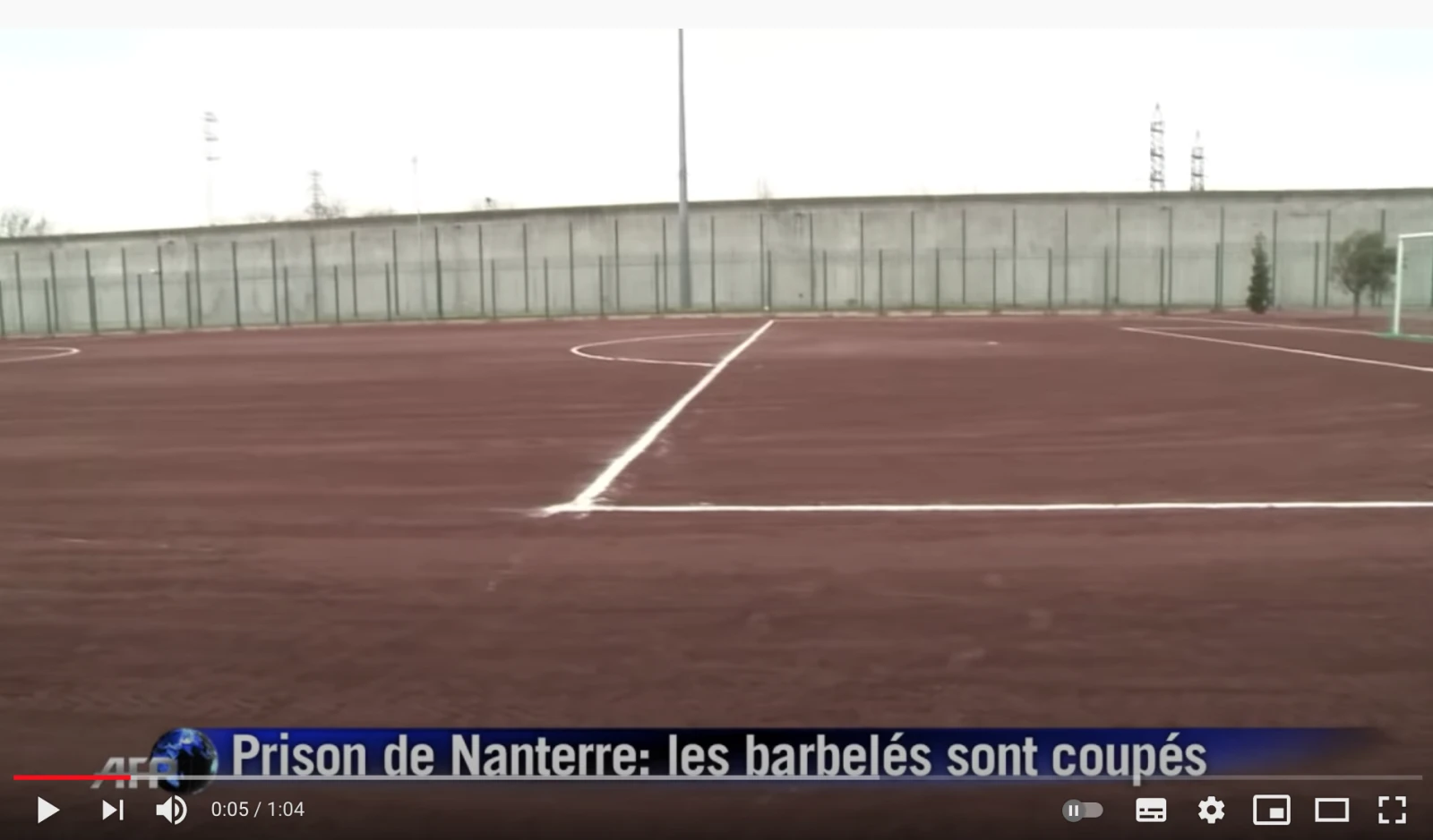L’espace détente de ta maison d’arrêt “La maison de Nanterre retire les barbelés, une première” AFP 2015