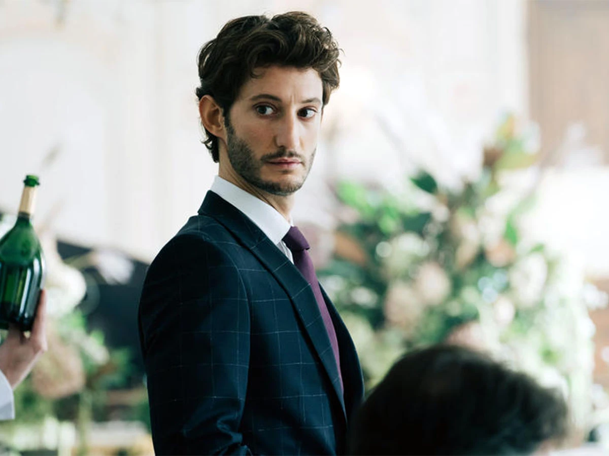 Pierre Niney, dans le rôle d’un lobbyiste.