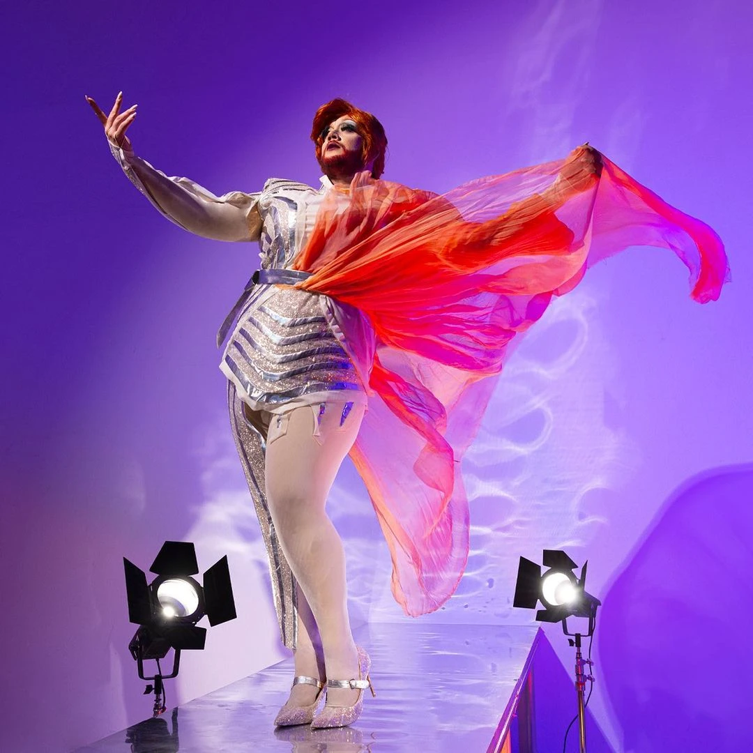 La Big Bertha en Mylène Farmer, photo par Alex Gallosi.