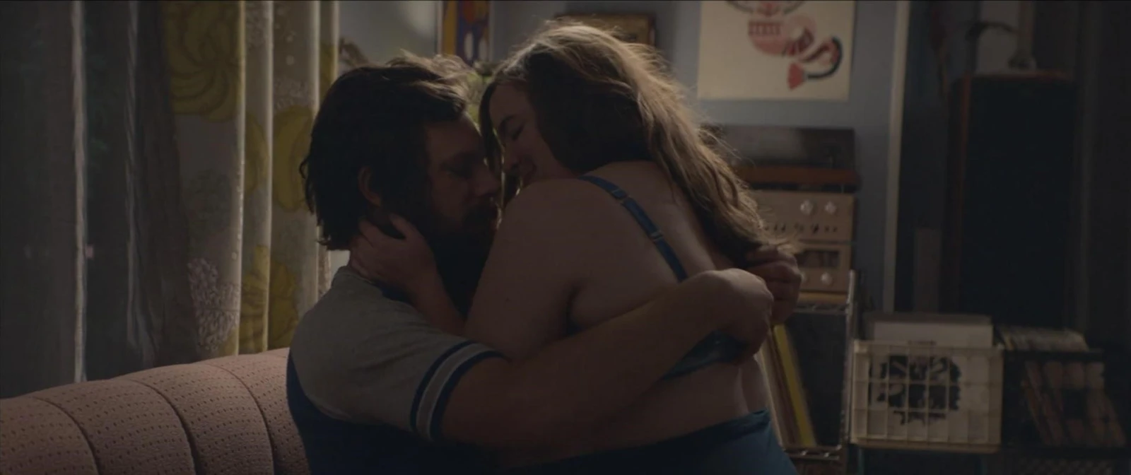 Image extraite de la série “Shrill” qui met en scène une héroïne loin des standards de minceur habituels, dans des relations sexuelles décomplexées.