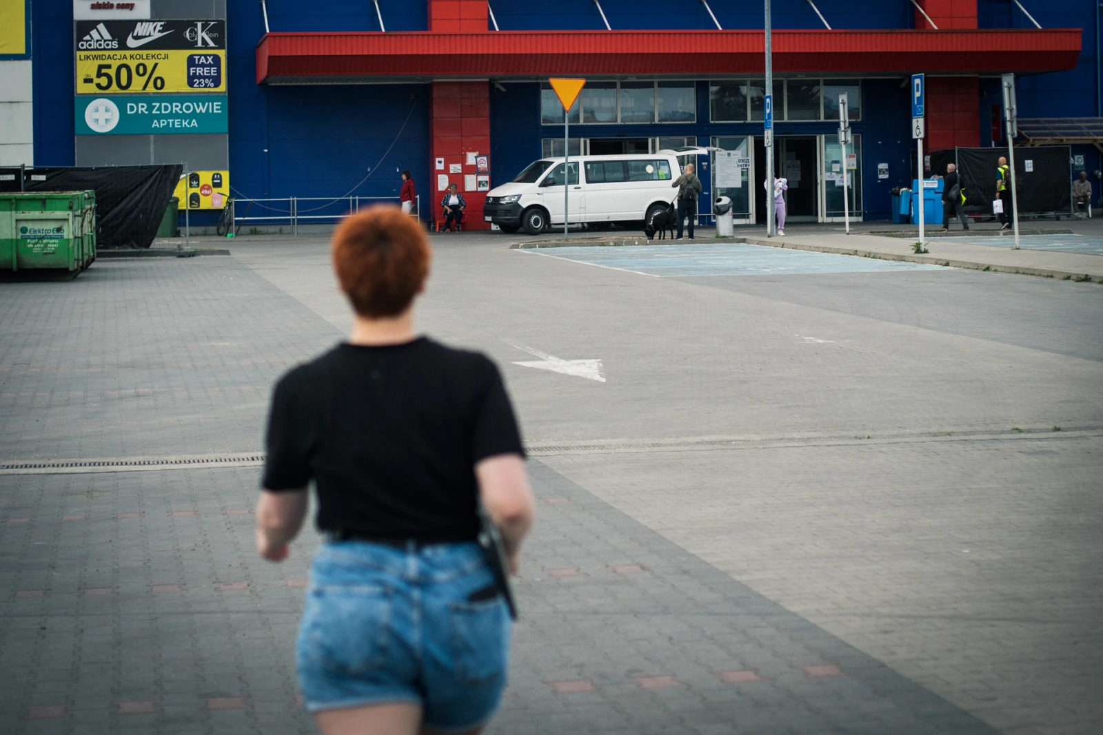 Margarita sur le parking du centre d’accueil Tesco.