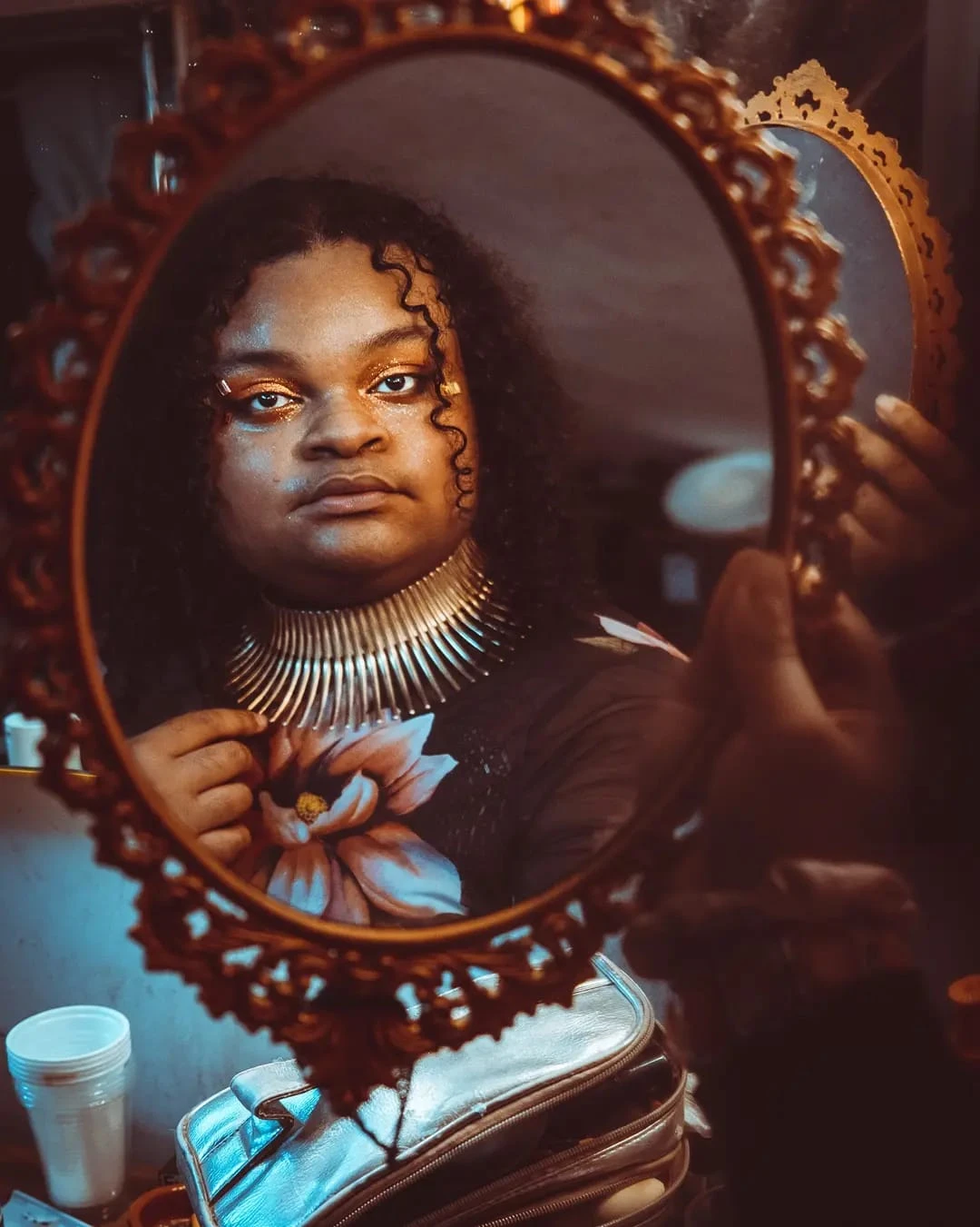 Crédits : Hélène The House ( portrait “miroir” pour le show “In Bed with Mika Rambar, au cabaret le Kalinka, Toulouse)