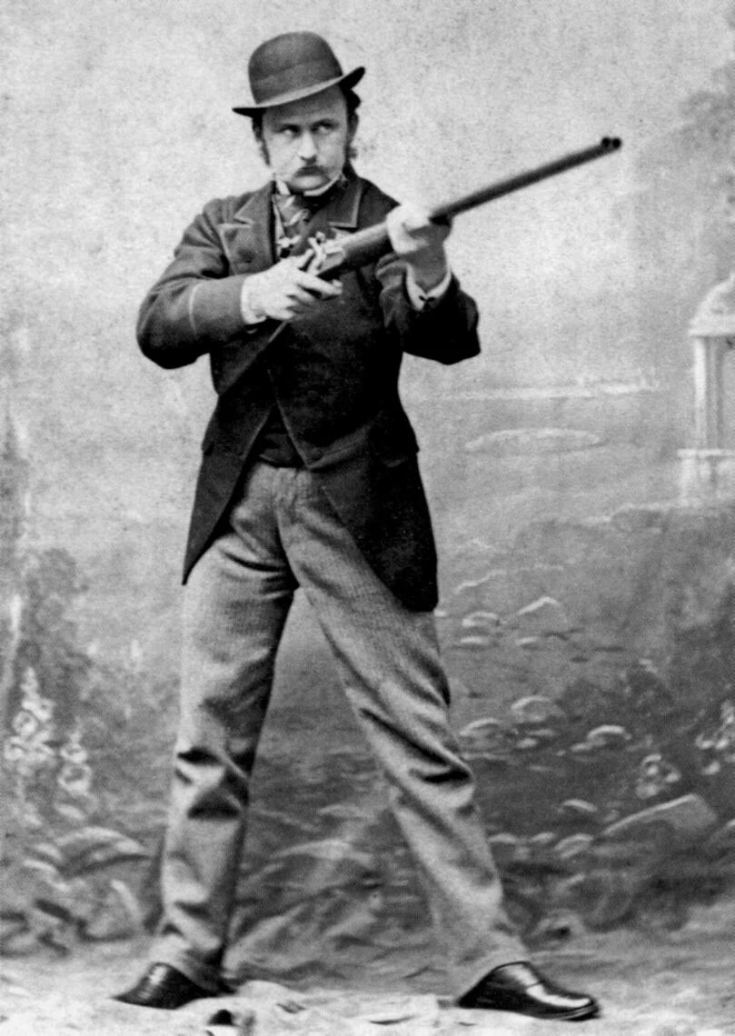 C’est lui, avec son gros fusil.