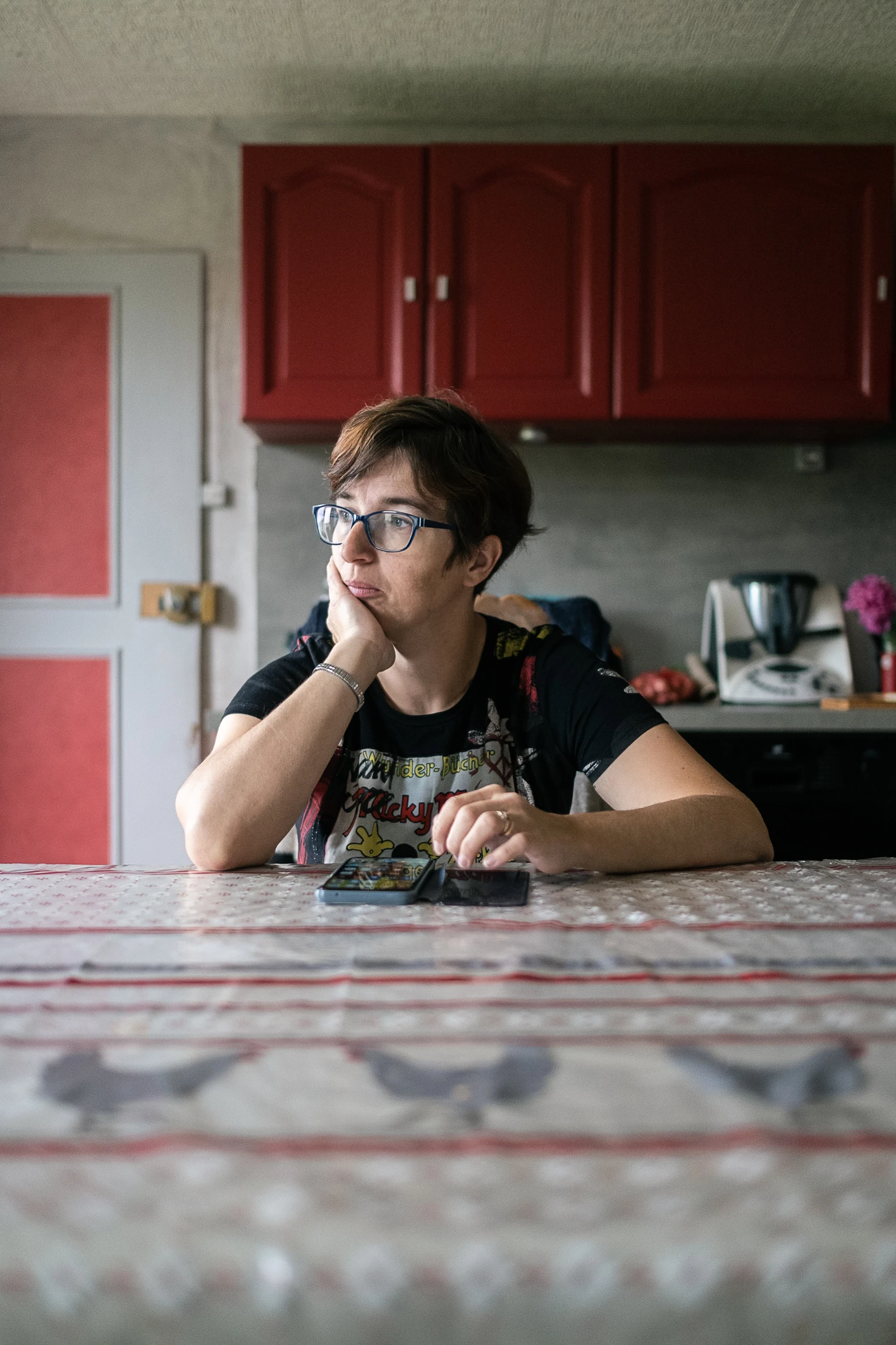 Angélique est assistante maternelle et son mari agriculteur. Elle n’a alors pas encore voté pour le Rassemblement national mais s’interroge. 