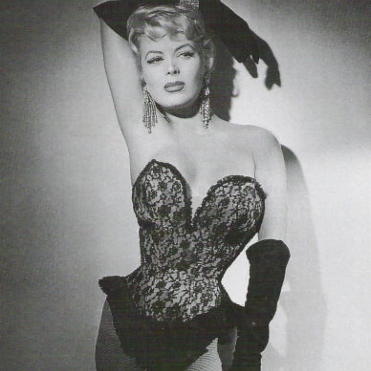 D’ailleurs, ça vient d’où ce surnom de Coccinelle, elle avait une passion pour les insectes ?